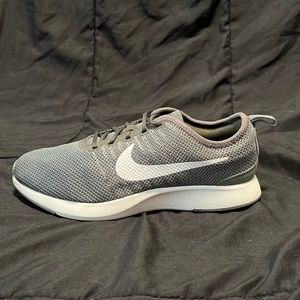 Nike Mens Dualtone Racer Size 6.5 Athletic Running Sneaker